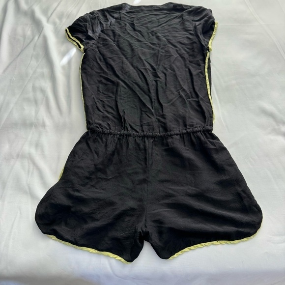 Artezi Shorts Romper - Picture 6 of 6